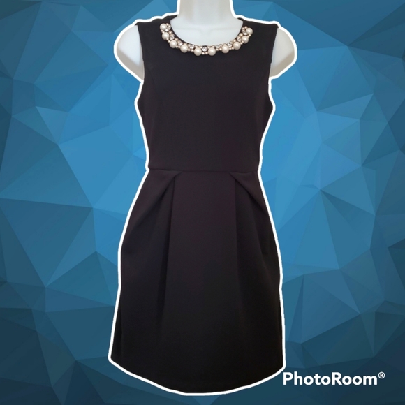 🎈2/$50 F21 LBD w/ Pearl and Rhinestone Collar - Picture 1 of 10
